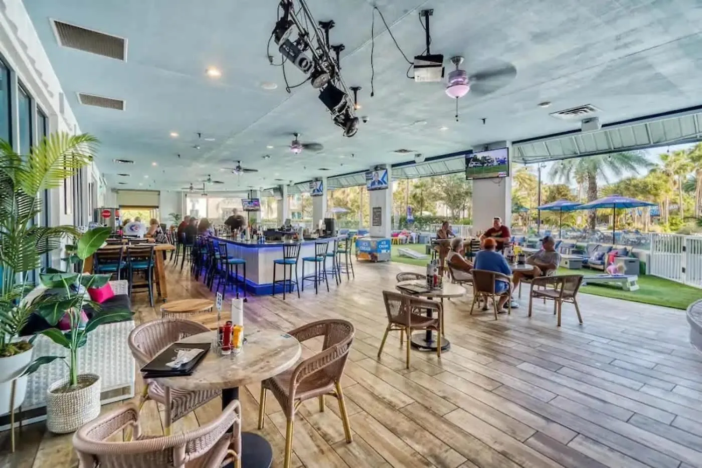 Sunrise Surprise 9Th Floor 2Br 2 Ba King Suite Beach Shuttle, Heated Pool! Destin Holiday home